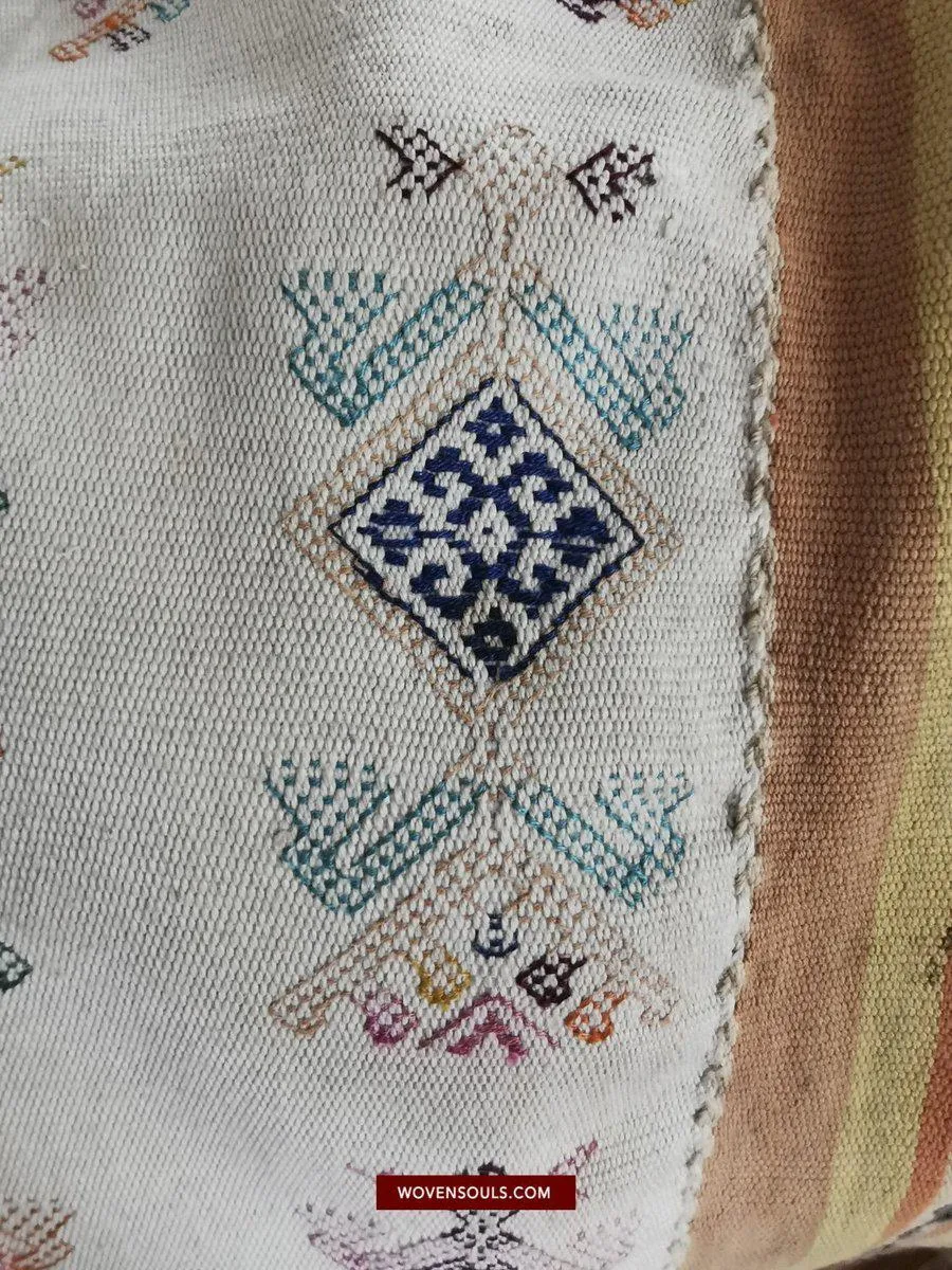 1453 SOLD Old Figurative Ikat Selimut  from Ayotupas Timor w Lizard Types